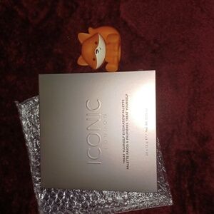 🆕️ ICONIC LONDON Treat Yourself Eyeshadow Palette